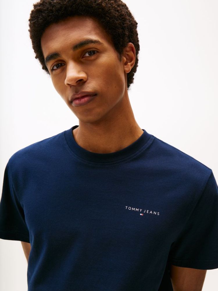 H TJM SLIM LINEAR CHEST T-SHIR C1G DARK BLUE