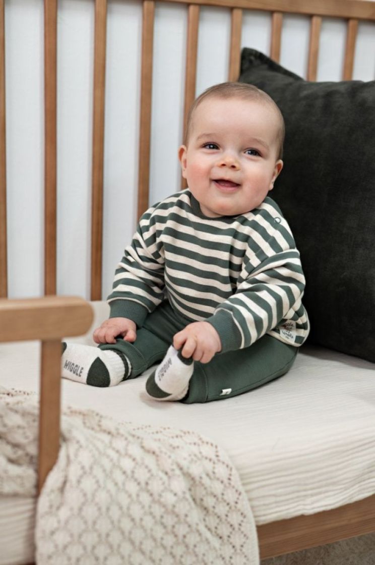 BJ SWEATER STR OS WIGGLE AND W 300 GROEN