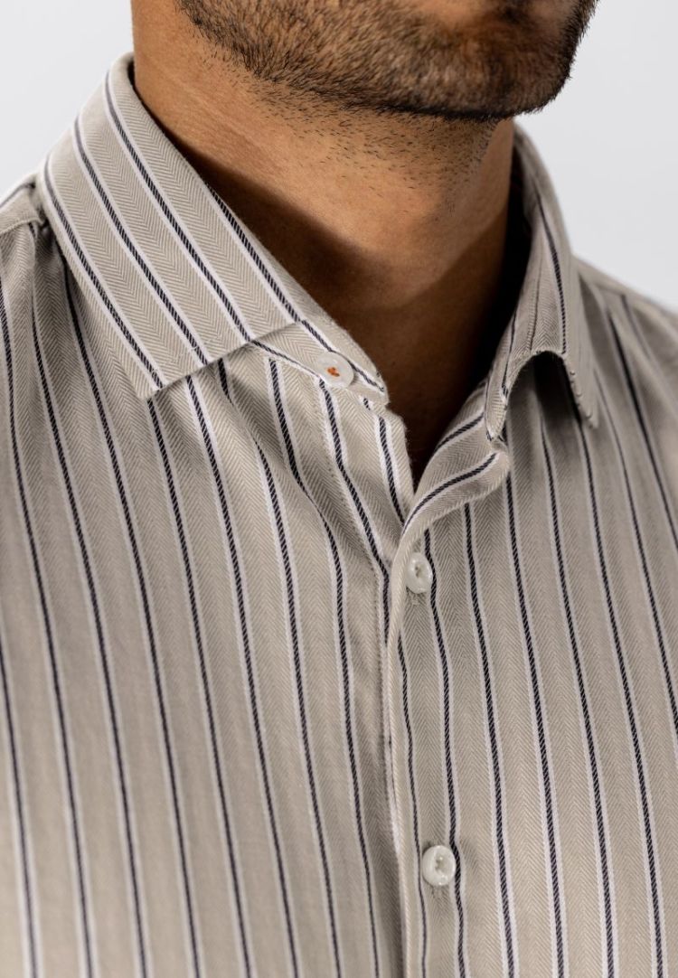 113310 113310 [Shirts LM] 8759 taupe donk