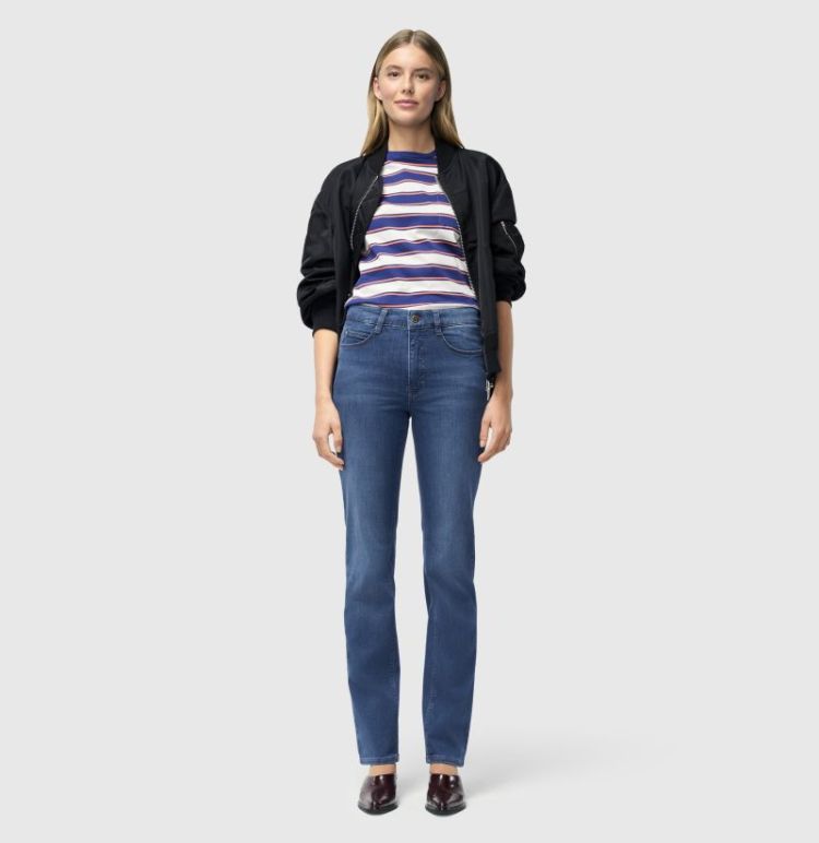123704 123704 D569 mid blue a