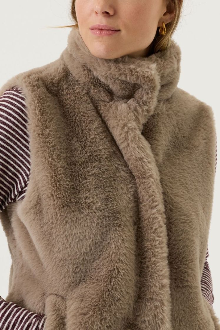 122130 09 [rt + gilet] 4656 graphite m